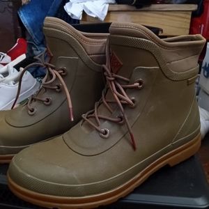 Women's muck boots
